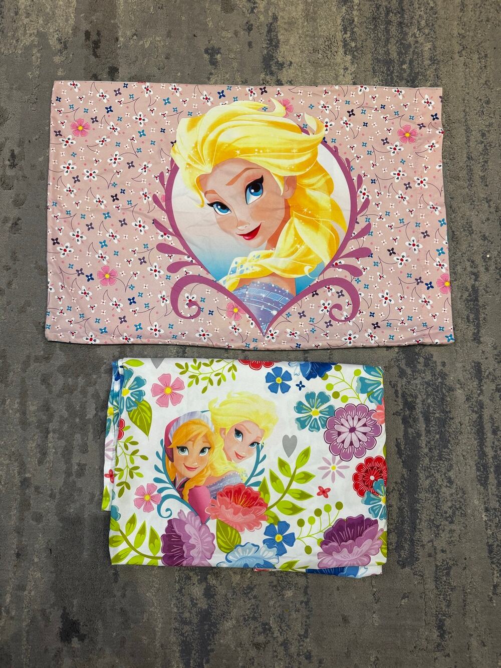 Disney Frozen Twin Size sheets and pillowcase